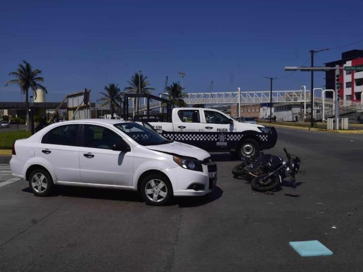 Se accidenta policía municipal tras ser impactado por conductora en Veracruz