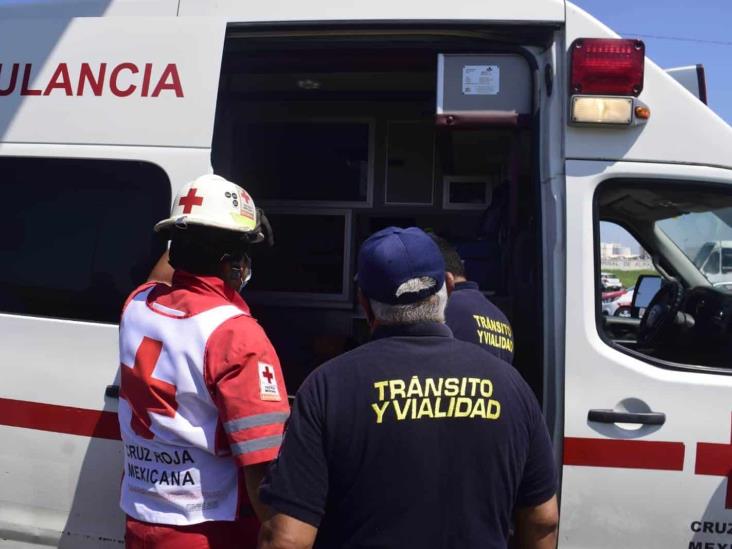Se accidenta policía municipal tras ser impactado por conductora en Veracruz