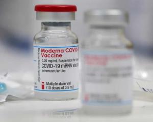 ‘Muy pronto’ se aprobará uso de vacuna Moderna en México: Ebrard