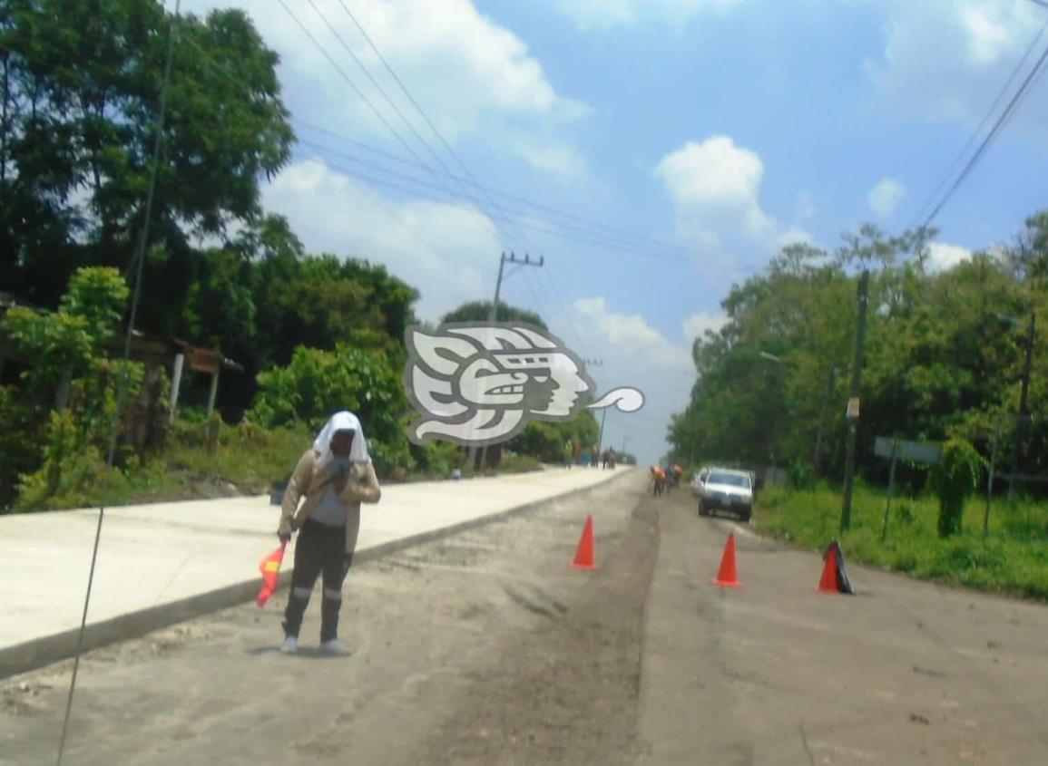 Reprueban obra de la carretera que va de Huazuntlán a Tatahuicapan