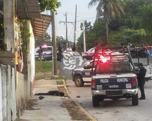 Ataque armado frente a cantina de Jáltipan; un muerto y otro herido