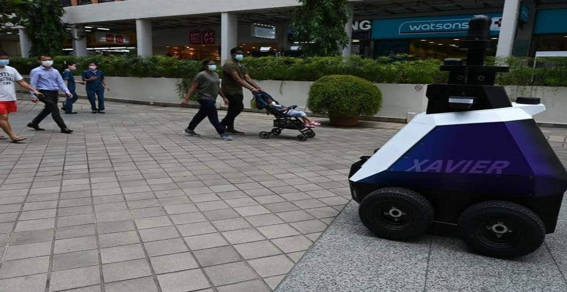 Con robot patrulla, Singapur vigila que se cumplan medidas sanitarias por Covid-19