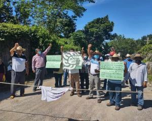 Slim, sin perforar pozos petroleros; en Uxpanapa exigen obras