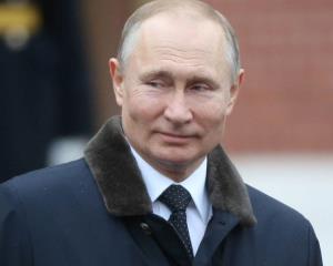 Presidente de Rusia, aislado ante casos cercanos de Covid-19