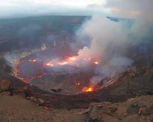 Volcán El Kilauea entra en erupción en Hawái; emiten alerta