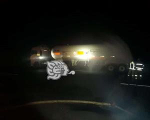 Fuga de gas cierra autopista en Acayucan 