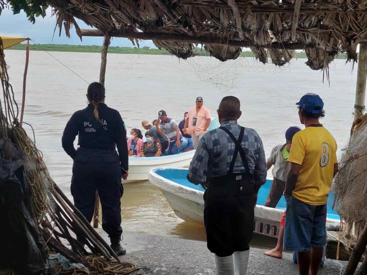 Hallan flotando cuerpo de pescador en Río Papaloapan