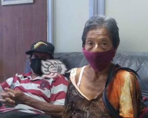 Banco Azteca da por perdidos ahorros de abuelitos porteños; clama ayuda