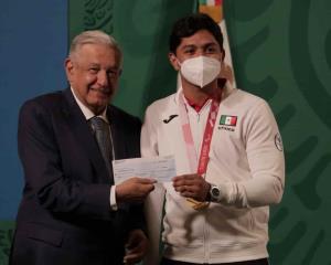 Reconoce AMLO a deportistas que representaron a México en JO de Tokio