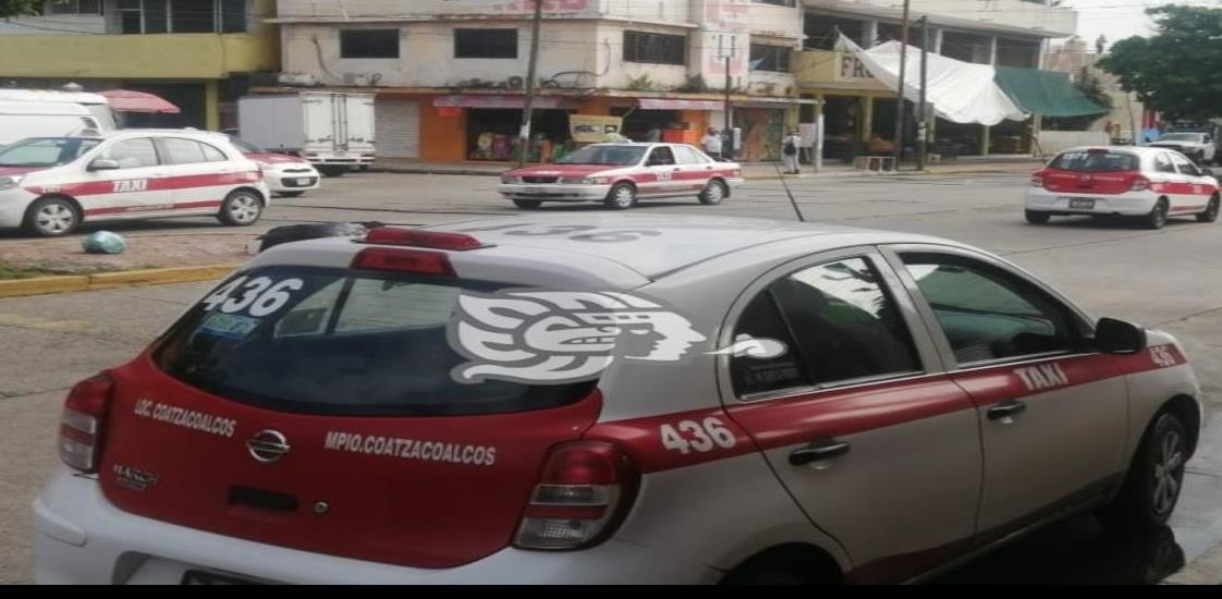 Taxistas de Coatzacoalcos aumentan a su gusto el costo de tarifas