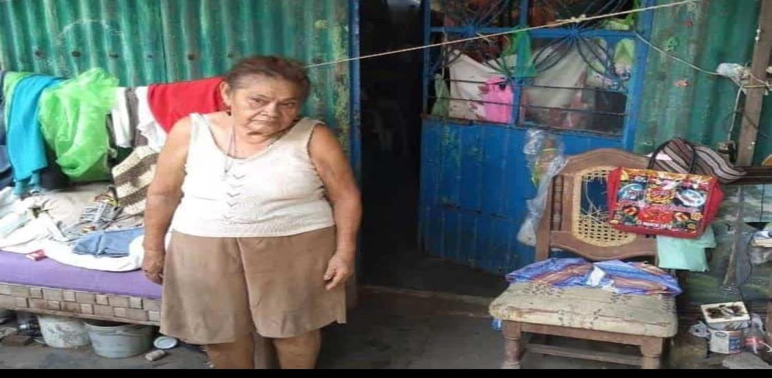 Doña Lupita clama ayuda para reparar su casa, vive en condiciones deplorables