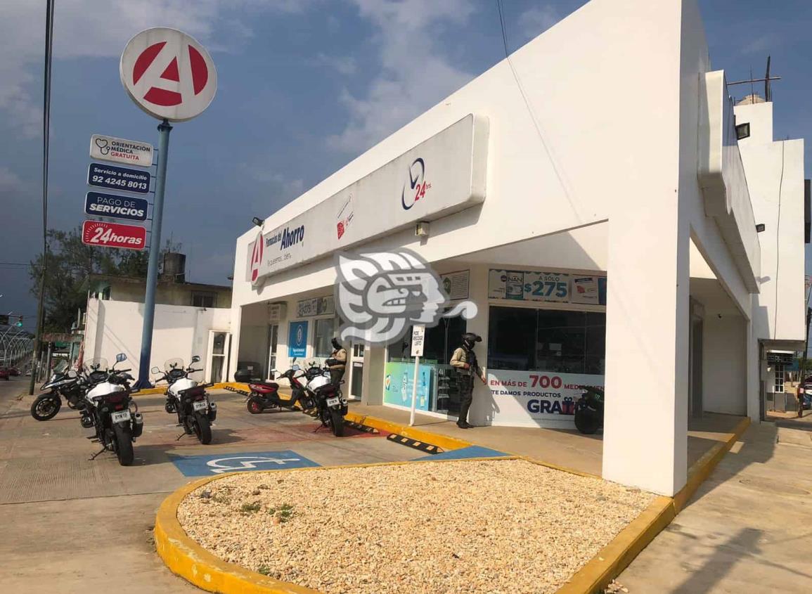 Delincuentes roban farmacia en Acayucan 