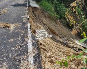 Lluvias aumentan daños en caminos de Moloacán