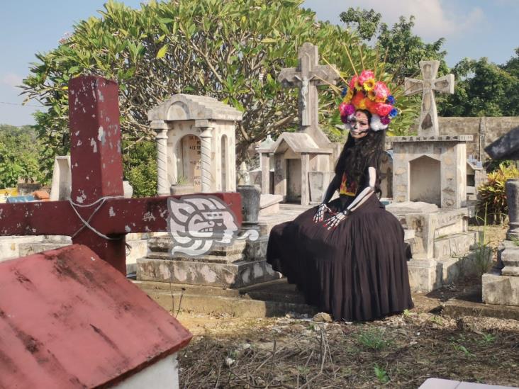 En Ixhuatlán, promueven las tradiciones recordando a la catrina