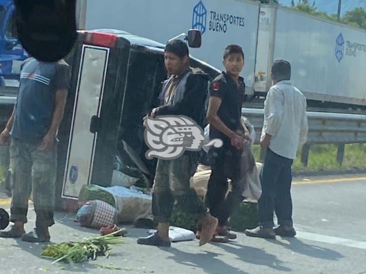 Vuelca camioneta en la autopista Córdoba-Orizaba; hay dos lesionados