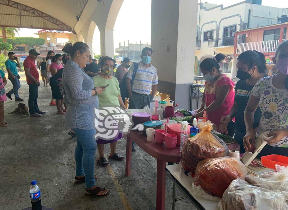 Organizan comerciantes sayuleños primer tianguis de productos locales
