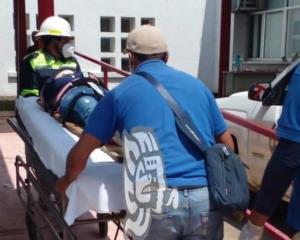 Obrero sufre herida con cortadora mientras trabajaba en Acayucan