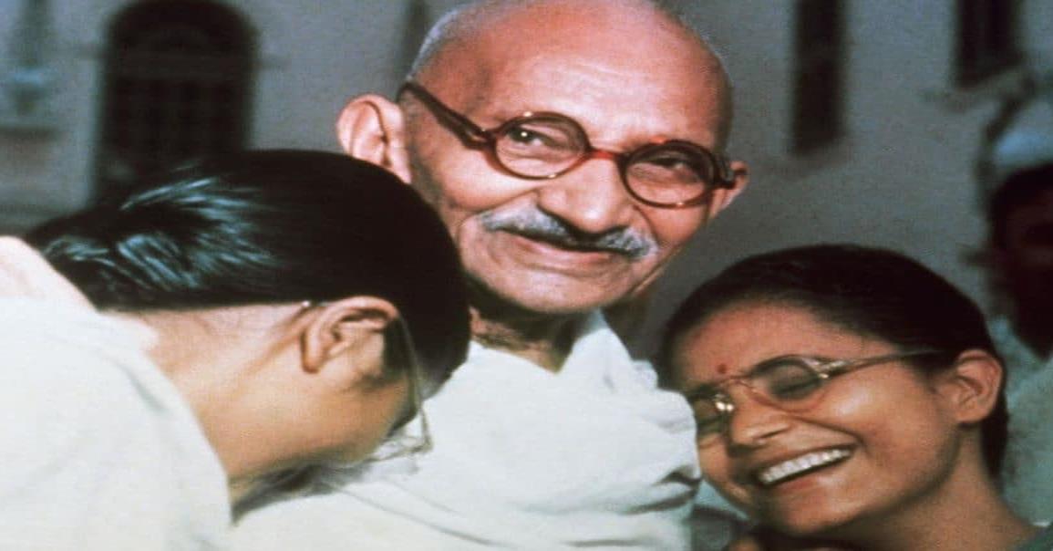 Lanzan colección de monedas en honor a Mahatma Gandhi