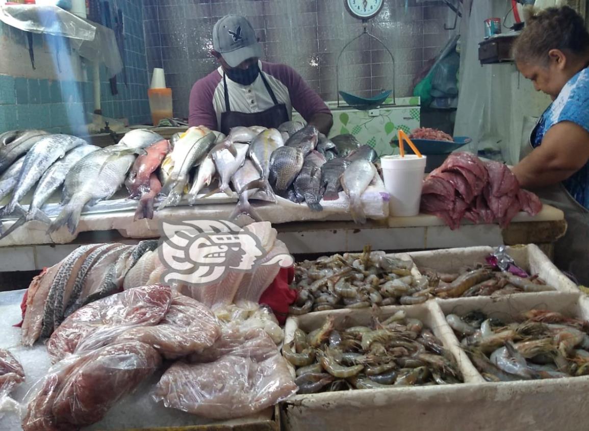 Por reapertura de restaurantes, caen ventas en mercado de mariscos de Coatza