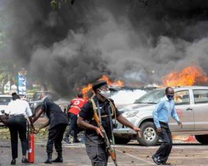 Explosiones por ataques suicidas dejan al menos 3 muertos y 30 heridos en Uganda