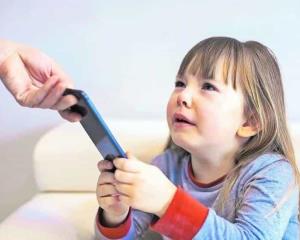 Estrés y ansiedad; consecuencias del uso de celular a temprana edad