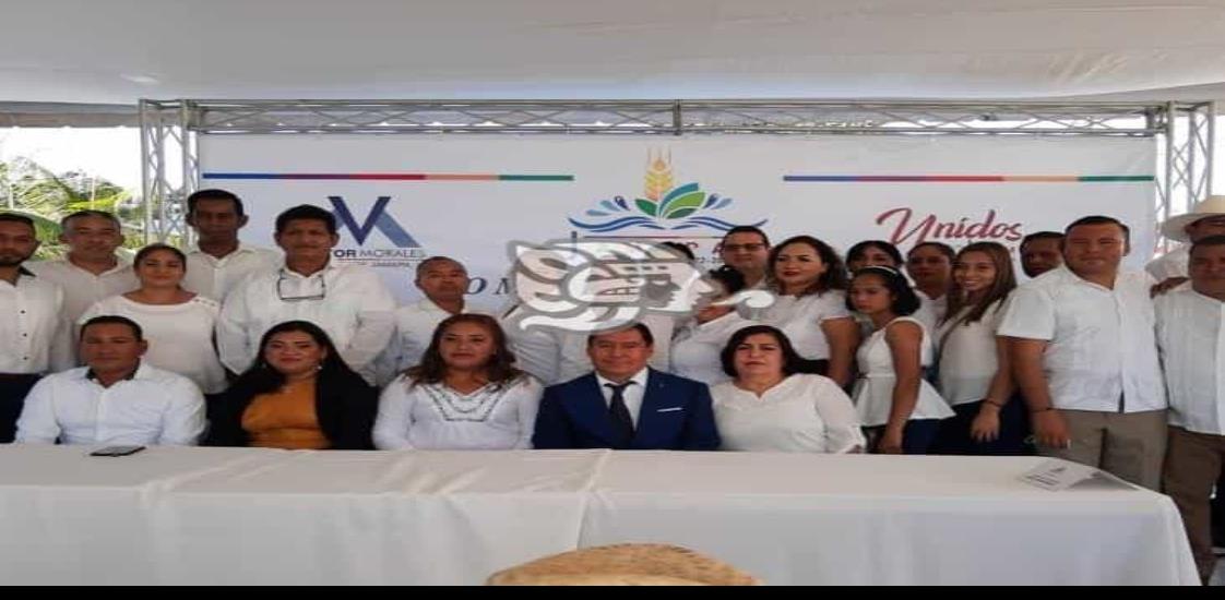 Víctor Morales rinde protesta como alcalde de Jamapa