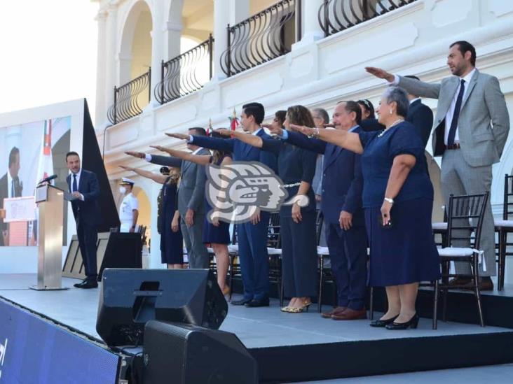 Juan Manuel de Unanue toma protesta como alcalde de Boca del Río