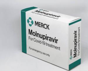Aprueba Cofepris uso de molnupiravir, tratamiento oral vs covid