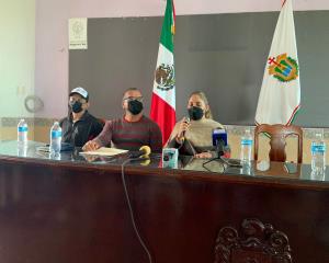 Acusa alcaldesa de Acayucan omisión y abuso de autoridades de Ciudad del Carmen