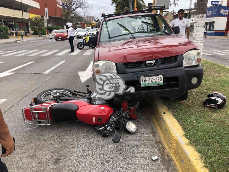 Choque deja a motociclista lesionado en calles de Veracruz