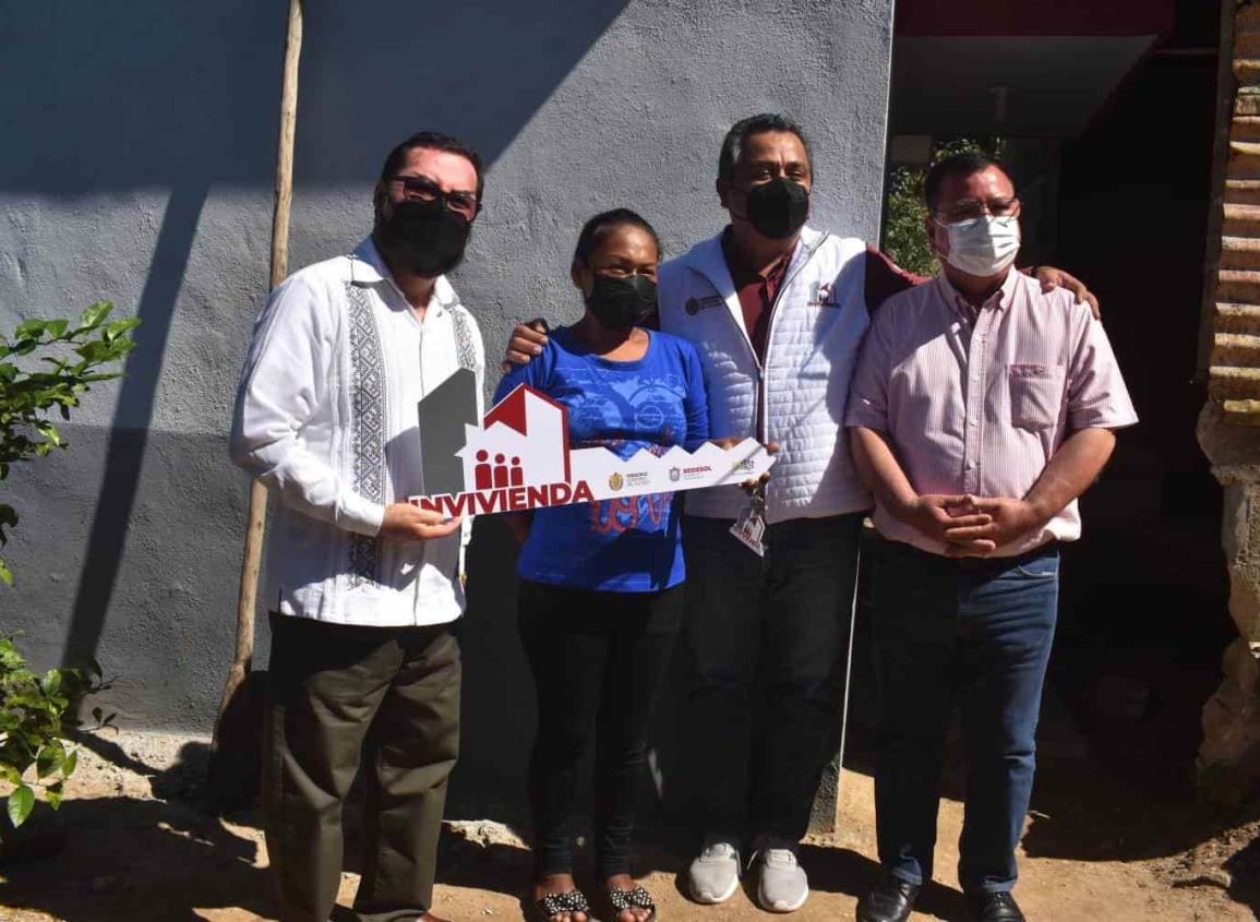 Sergio Guzmán entrega viviendas dignas a familias de escasos recursos en Agua Dulce