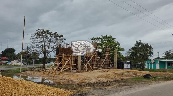 Avanza construcción del banco Bienestar en Moloacán