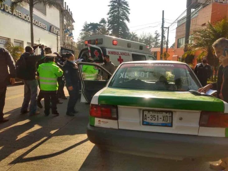Una pasajera lesionada tras accidente de taxi en Xalapa