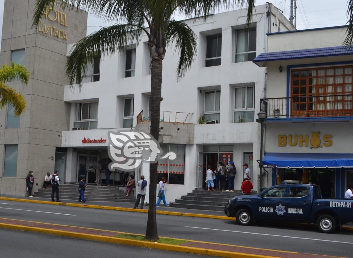 Asaltan a mujer afuera de banco en Orizaba; le roban 350 mil pesos