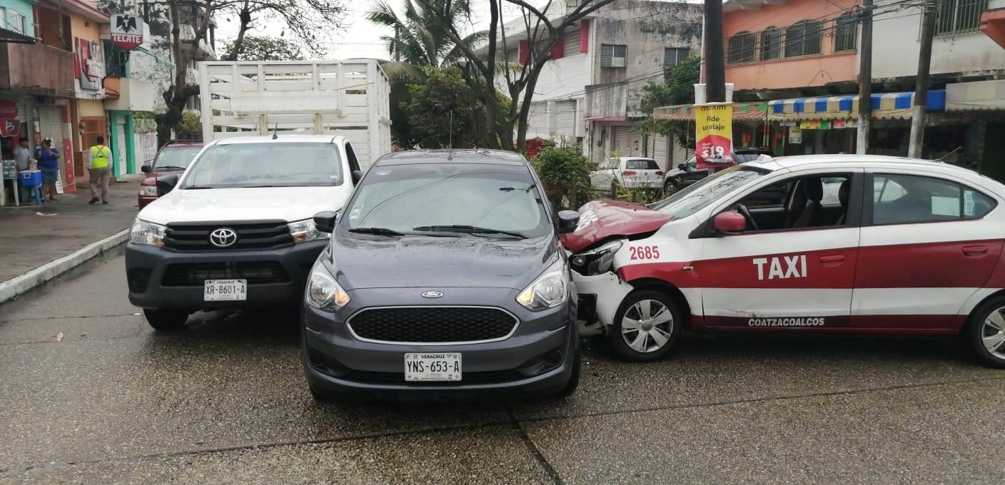 Aparatoso accidente en el centro de Coatzacoalcos