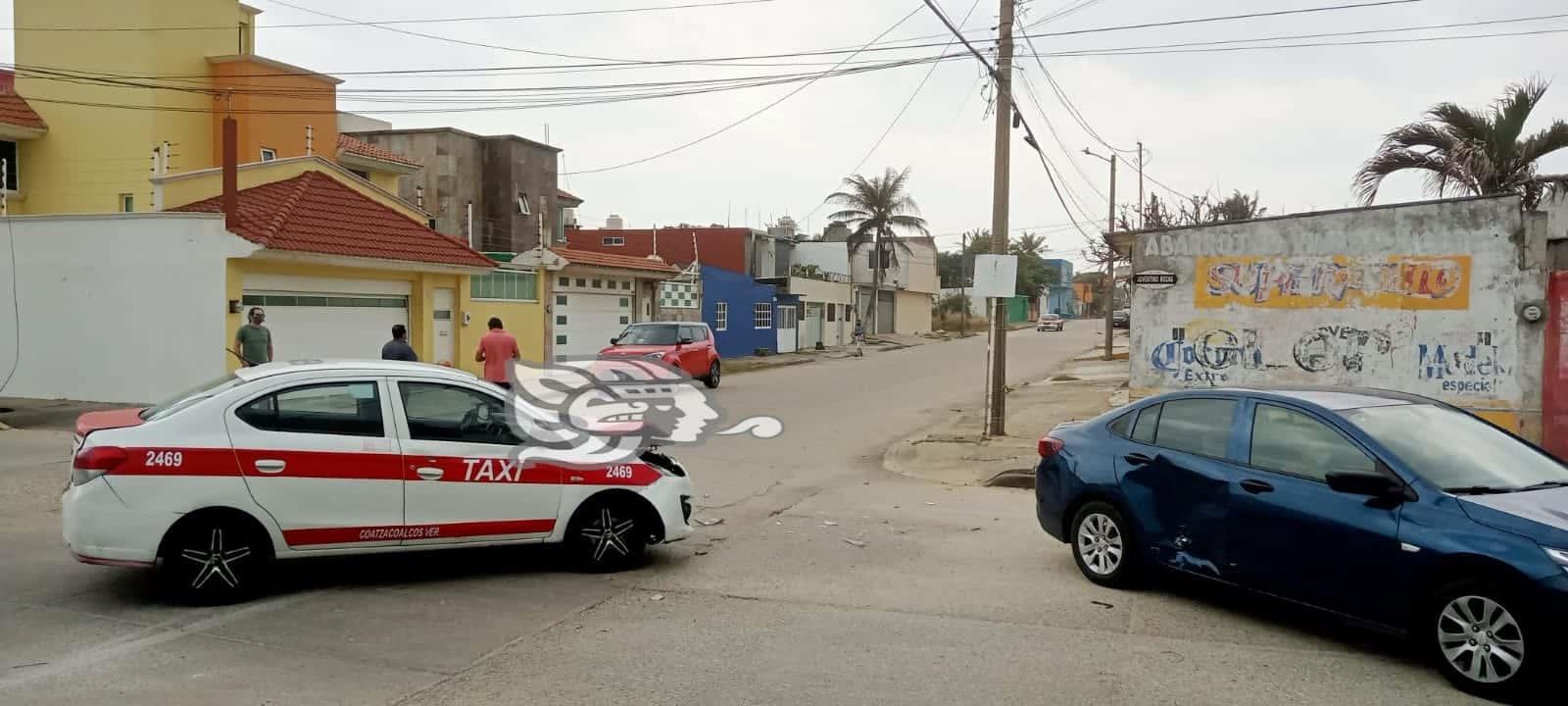 Taxi 2469 chocó en la colonia Guadalupe Victoria