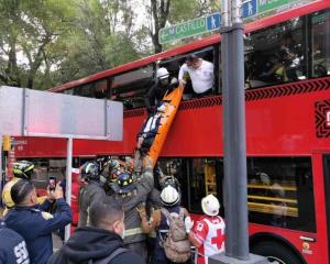 Choca Metrobús en la Ciudad de México: hay más de 40 lesionados