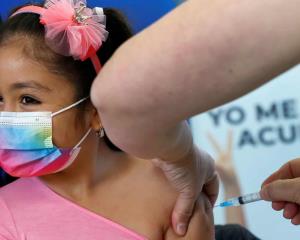 Vacunación para menores de 12 años, anuncia López-Gatell