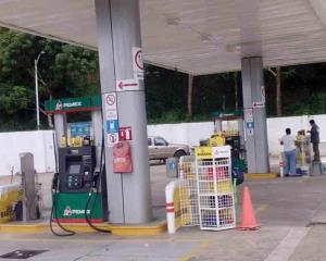 Padecen por la falta de gasolina habitantes de Villa Cuichapa