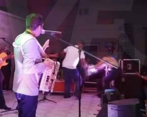 Hombre apuñala a mujer en pleno concierto en Nuevo León