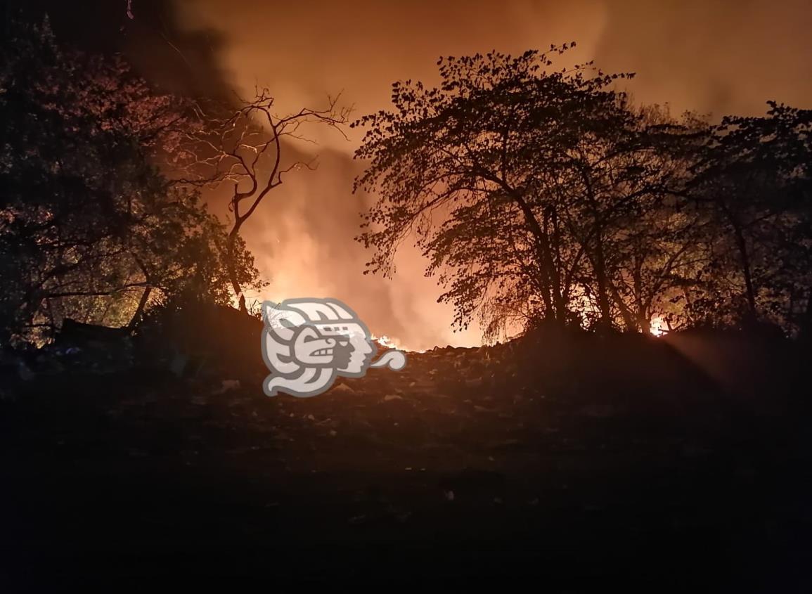 Se registra incendio en basurero de Nanchital
