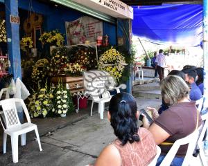 Dueño de florería de Coatzacoalcos, murió junto a su yerno en accidente