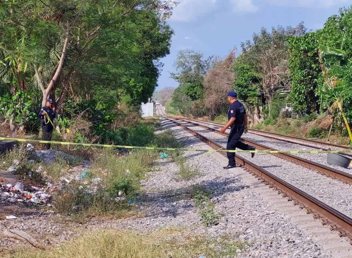 Encuentran sin vida a un hombre sobre las vías del tren en Manlio Fabio Altamirano