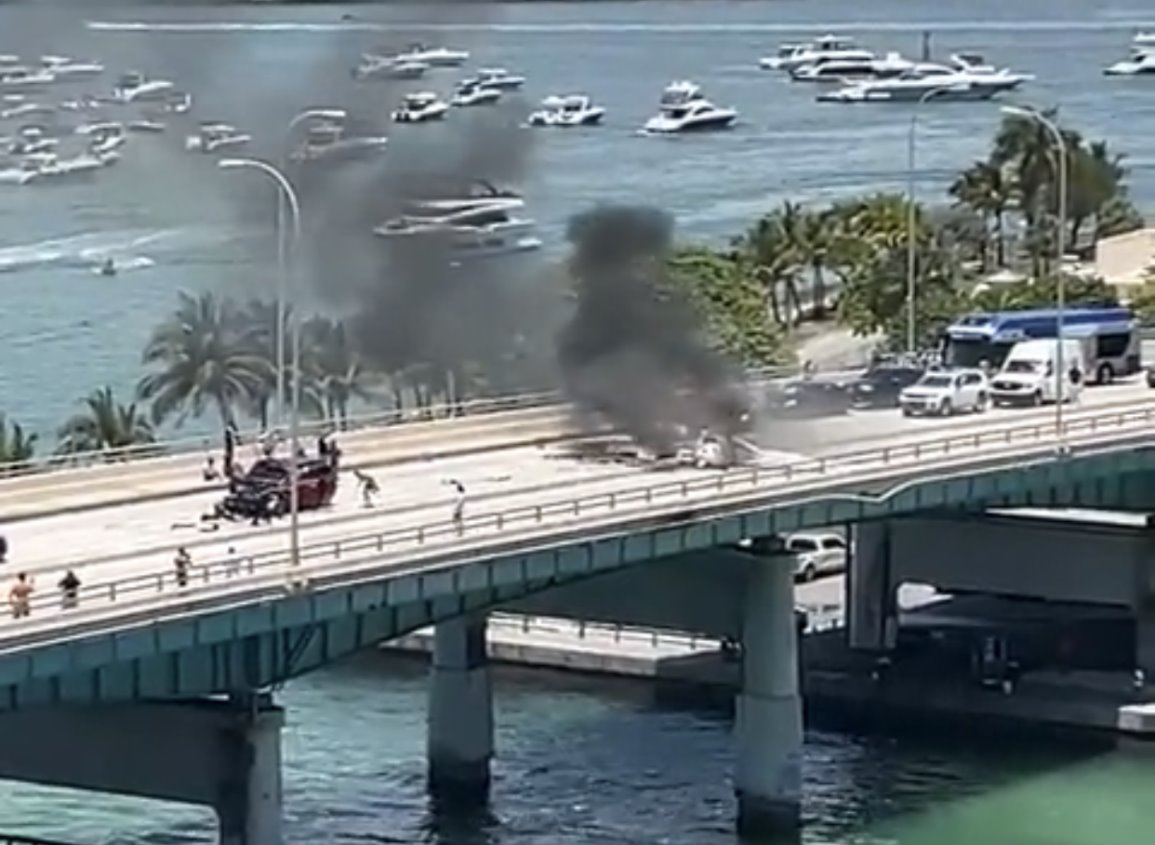 Avioneta se estrella contra puente de Miami, Florida; reportan 6 heridos