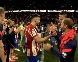 Con emotivo homenaje, despiden a Héctor Herrera del Atlético de Madrid