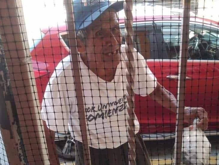 El Amiguillo a sus 90 años vende pescados y jaibas en ciudad Cardel