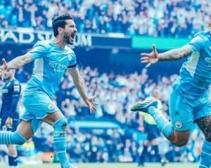 Manchester City da la vuelta y es campeón de la Premier League