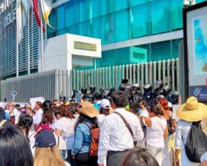 Marchan activistas en Puebla para exigir justicia por el asesinato de Cecilia Monzón