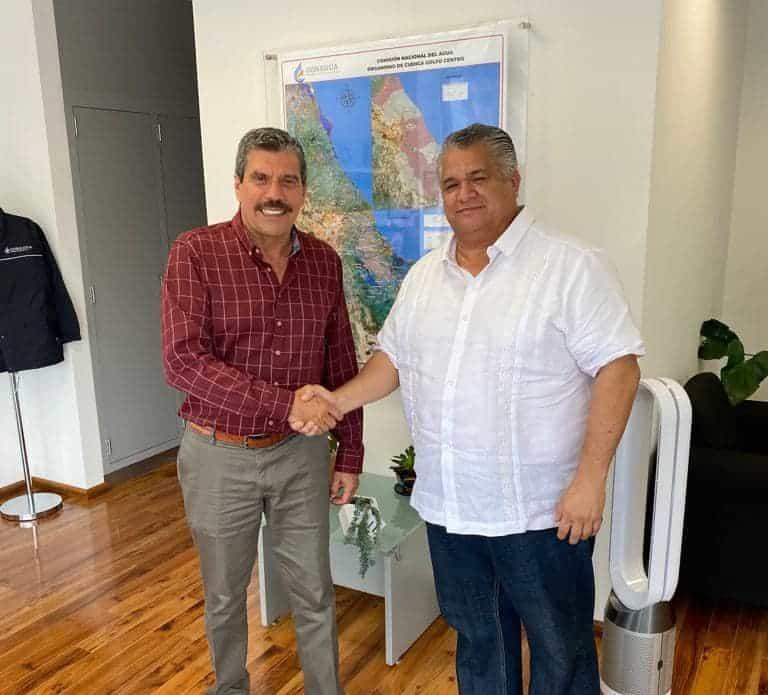 Se reúne el alcalde de Moloacán con Pablo Robles Barajas