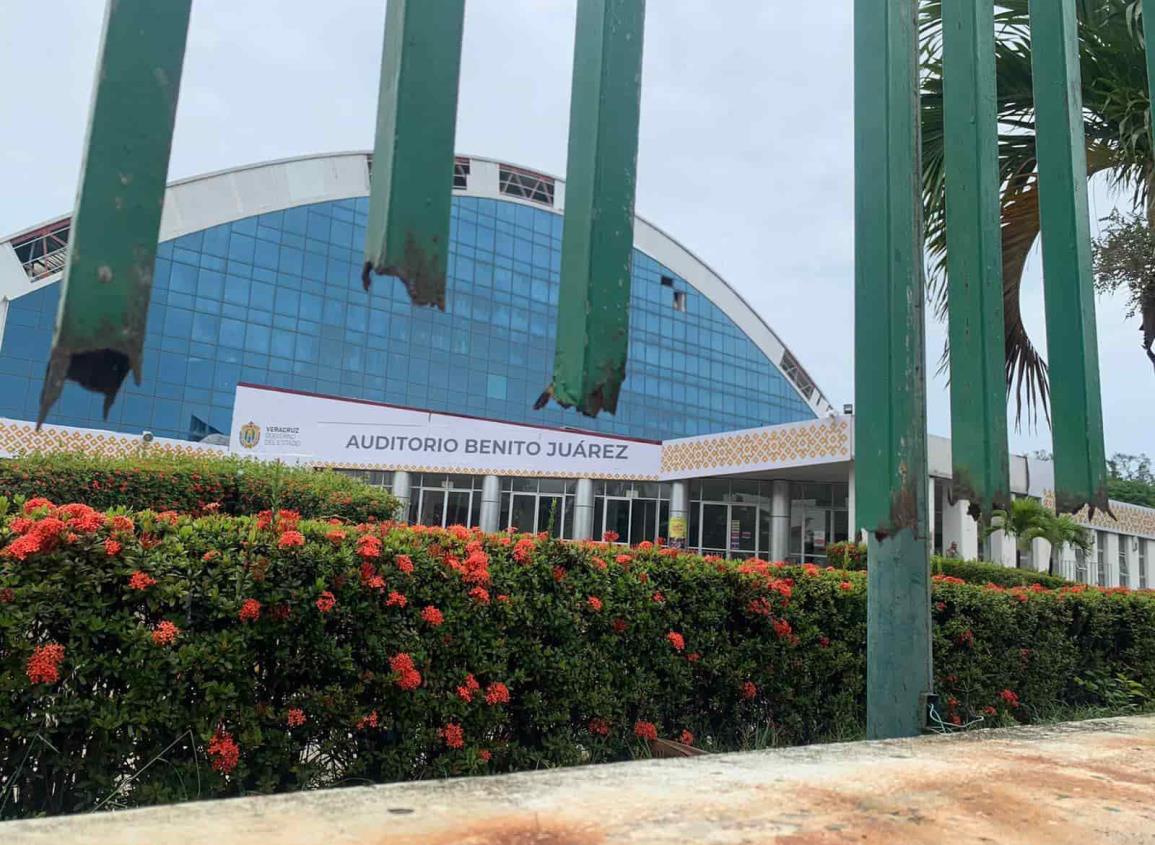 Óxido acaba con instalaciones del auditorio Benito Juárez en Veracruz